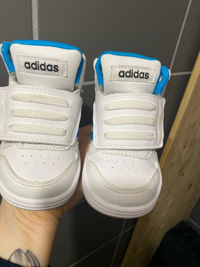 Basket adidas taille 20 neuve - photo numéro 3