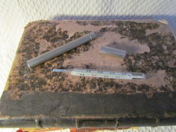 9/ Thermomètre "Sureté minute" dans son étui vintage