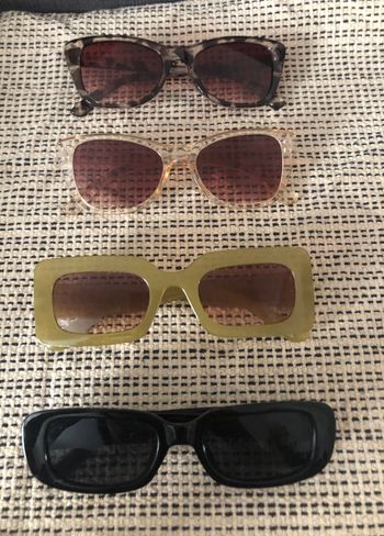 Lot 4 paires lunettes de soleil