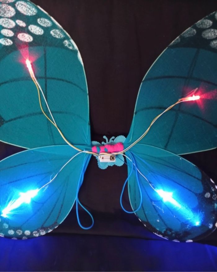 Déguisement papillon bleu à LED - photo numéro 3