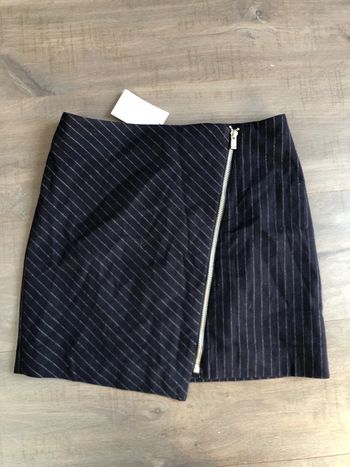 Mini jupe H&M taille 34 neuve bleu marine rayures tennis