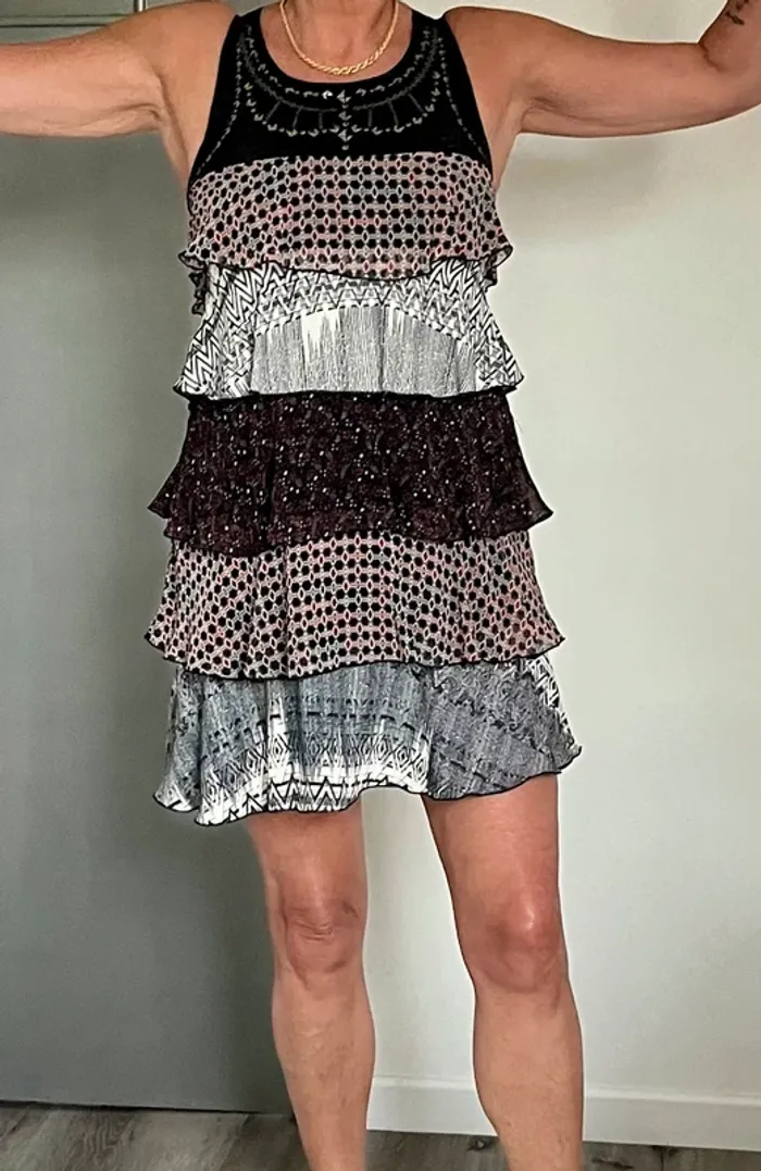 Jolie robe été lmv à volants taille 36-38 beg teille haut - photo numéro 7