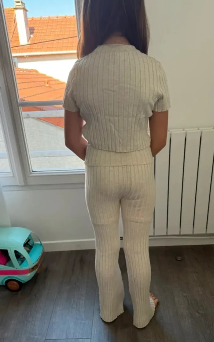 Ensemble beige top court et pantalon flare 8/9 ans H&M - photo numéro 3