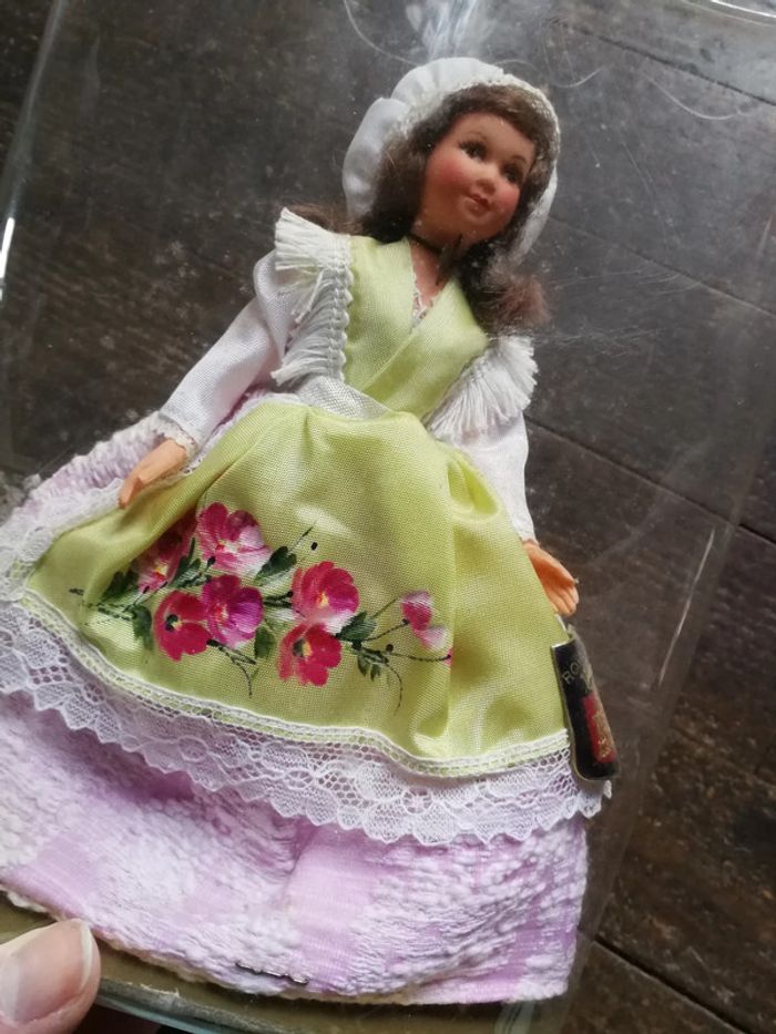 Poupée folklorique régionale de collection Royal poupée - photo numéro 3