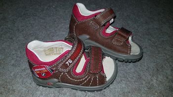 Primigi sandales garçon neuves p.21 été