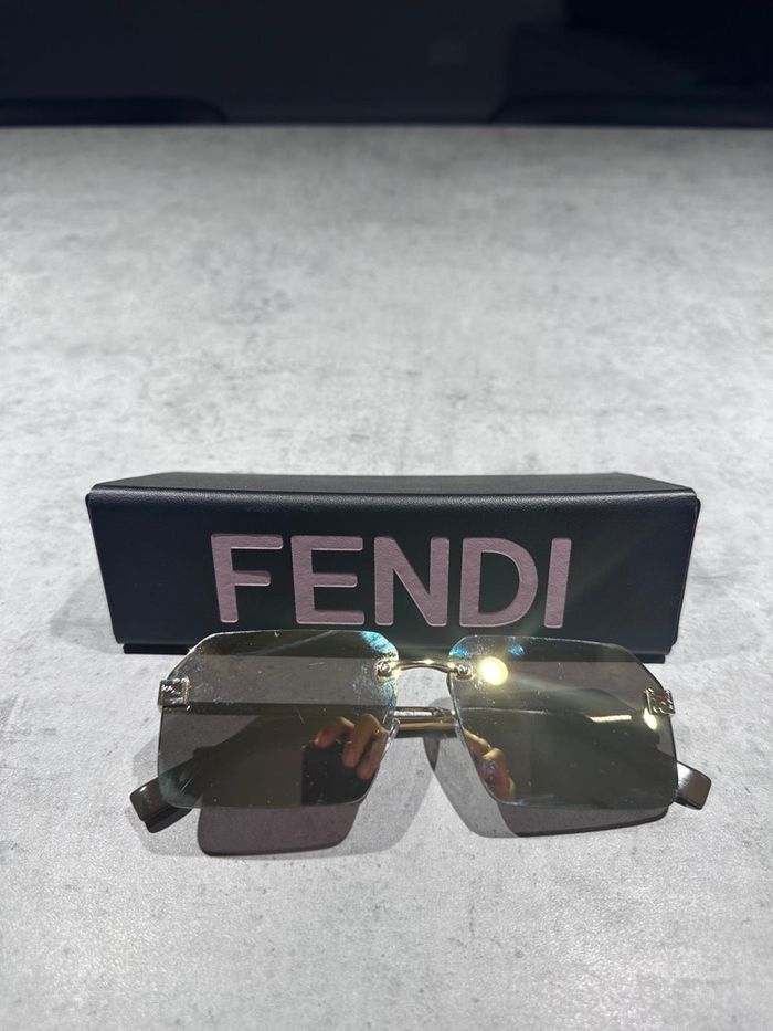 Lunette de soleil Fendi