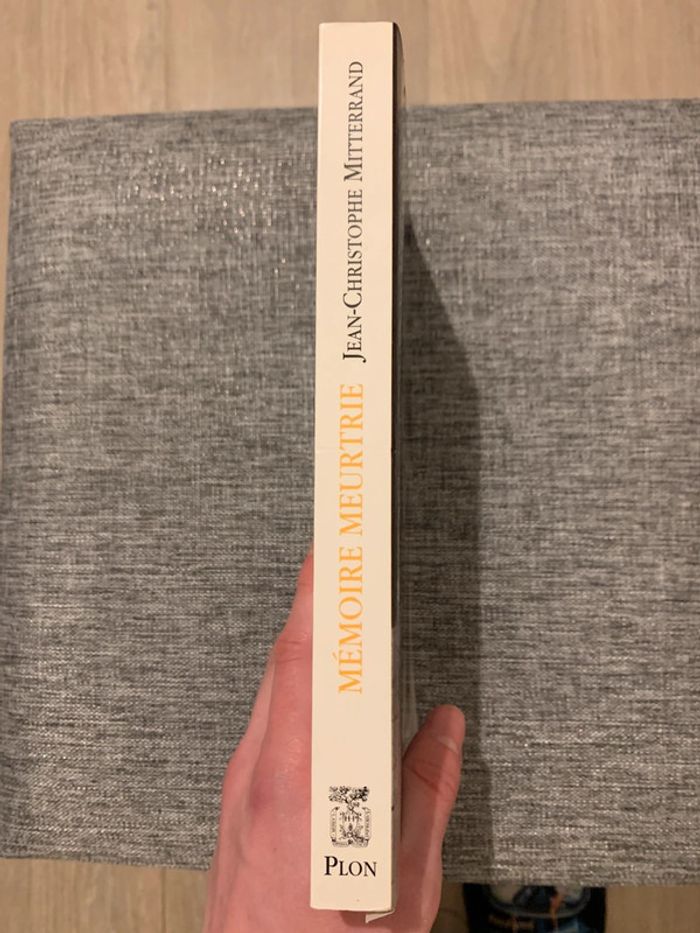 Livre : Mémoire meurtrie de Jean-Christophe Mitterand - photo numéro 3