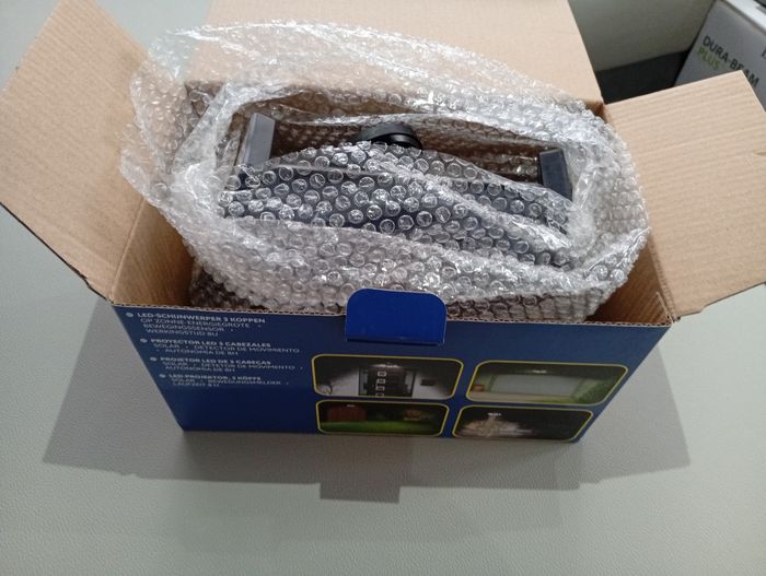 Projecteur solaire à 3 têtes LED -Neuf - photo numéro 4