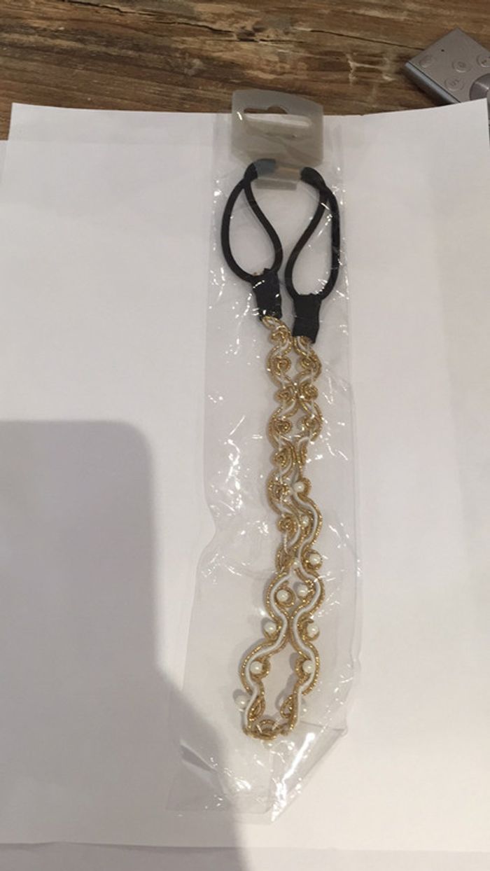 Bandeau cheveux doré perles blanches