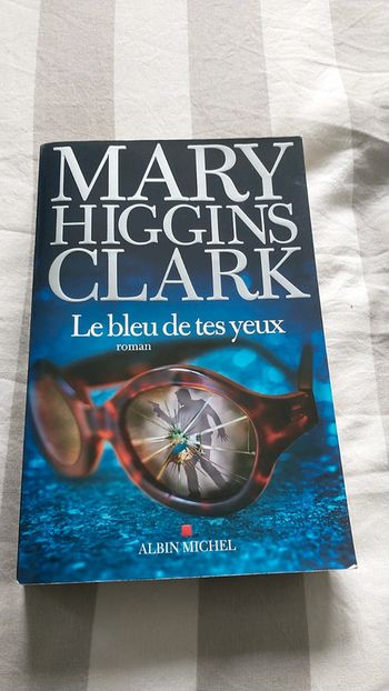 Livre de Mary Higgins Clark le bleu de tes yeux