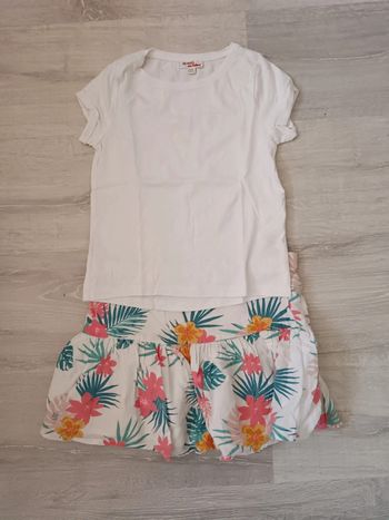 Ensemble jupe + t shirt.
