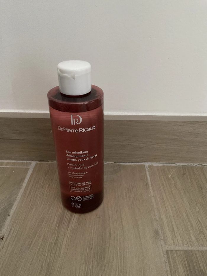Eau micellaire démaquillant