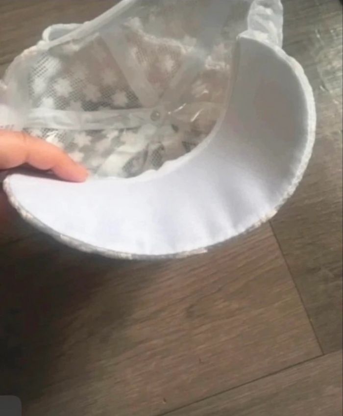 Casquette réglable NEUVE pour femme couleur blanc - photo numéro 4