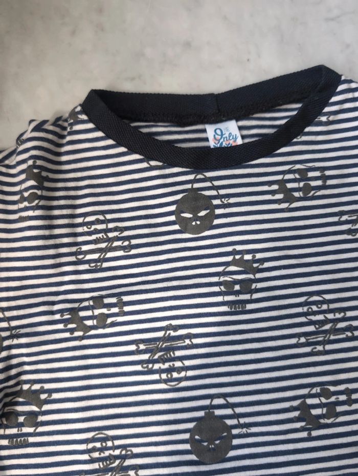 Tee-shirt fait main marinière et pirate 8 ans - photo numéro 3