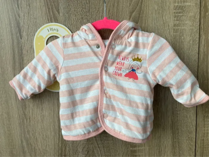 Veste rose et blanche