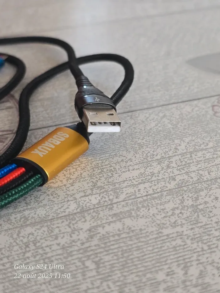 Câble de charge multi-support - photo numéro 5