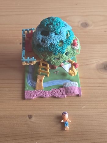 Cabane dans les arbres Polly Pocket Bluebird Vintage 1994 + 1 personnage
