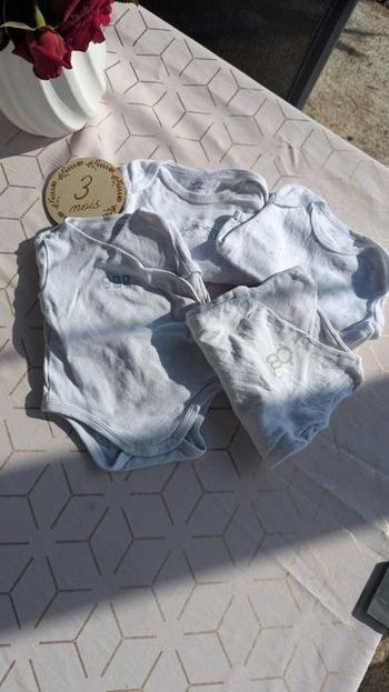 Lot bodies 3 mois 