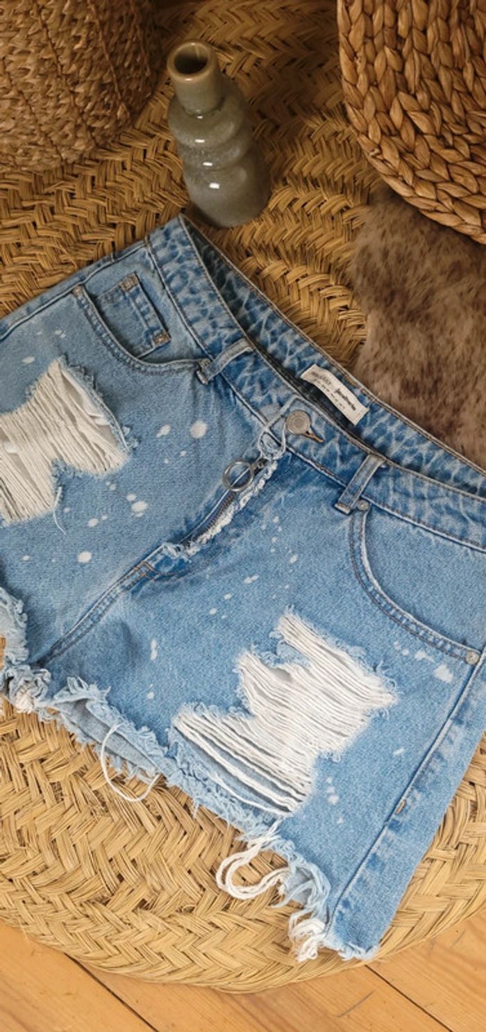 Joli short en jeans Stradivarius Taille M Parfait état - photo numéro 3