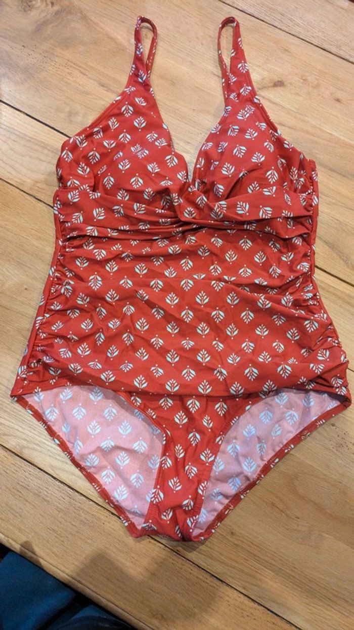 Maillot de bain femme 1 pièce taille XL jamais porté protection toujours en place