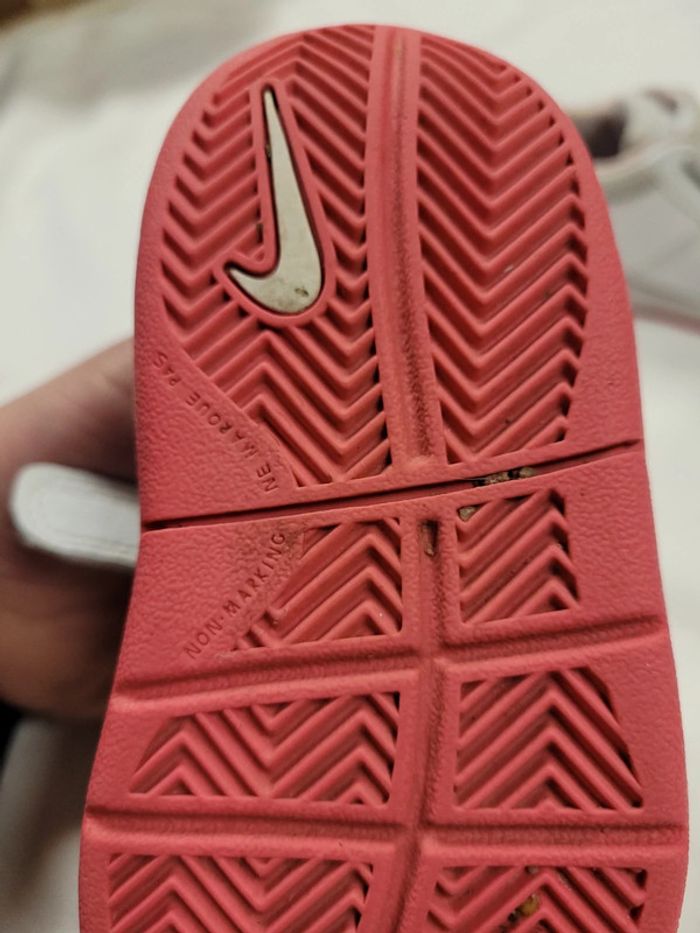 Basket Nike taille 22 - photo numéro 7