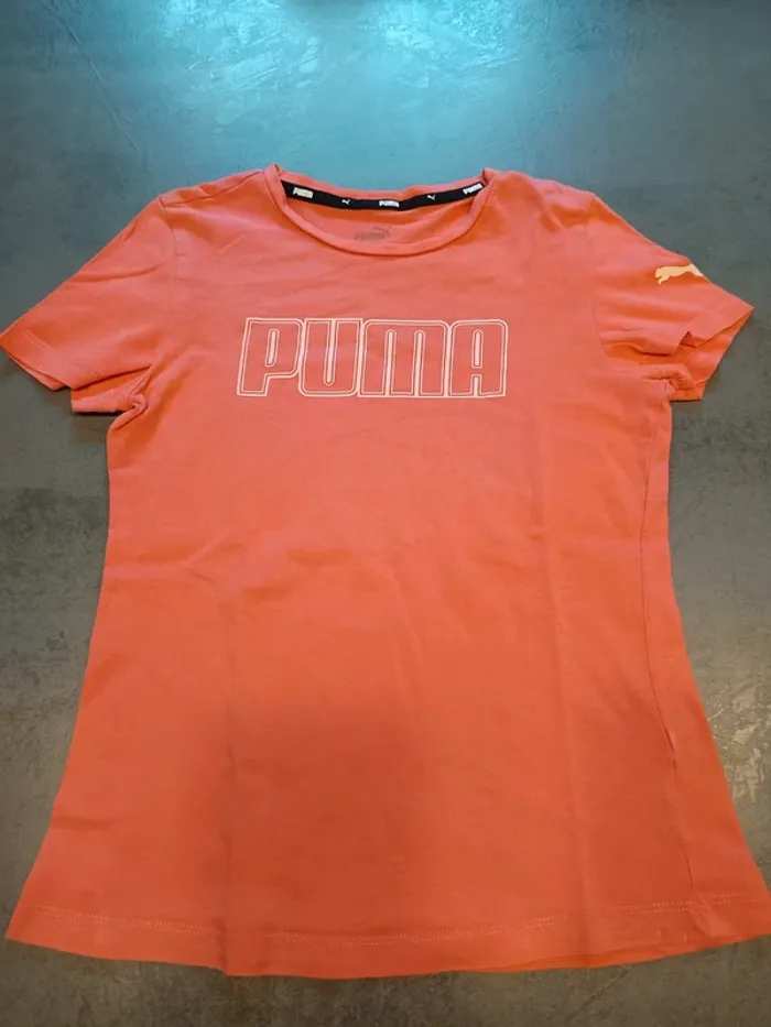 Vends tee-shirt puma enfant taille 11-12 ans .
