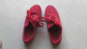 Baskets rouges