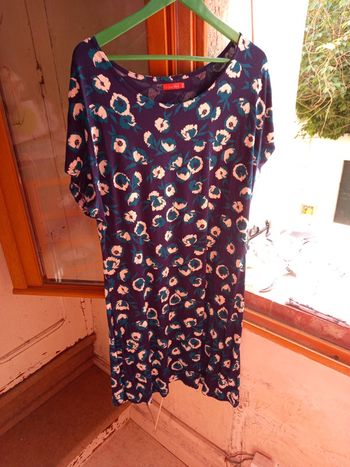 Robe 46 48 neuve  juste lavée  tissaia