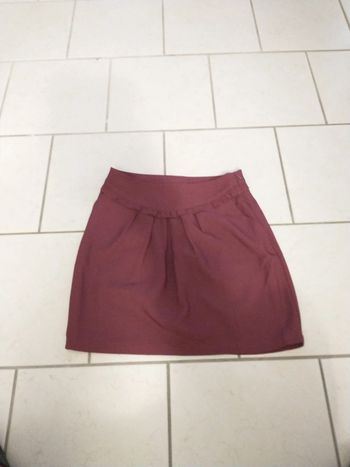 Jupe Bordeaux Kiabi taille 36 100 % polyester
