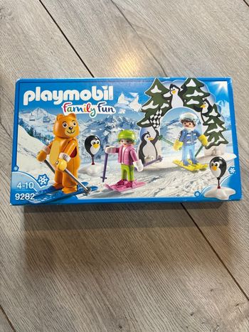 Neuf playmobil family fun ski