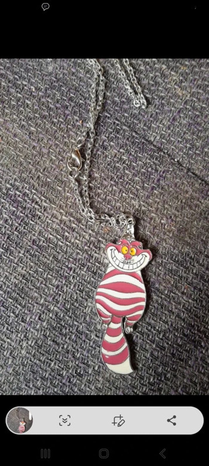 Collier Disney alice aux pays des merveilles cheshire