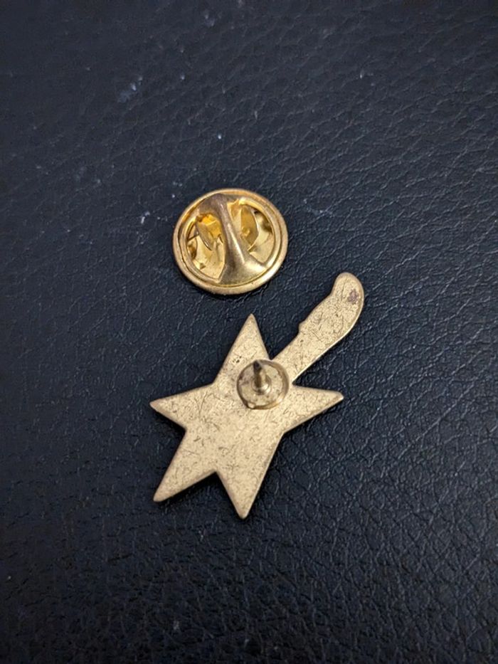 Pin's guitare 🎸 The Police - photo numéro 2