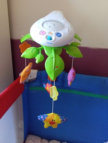 Mobile de lit musical projecteur