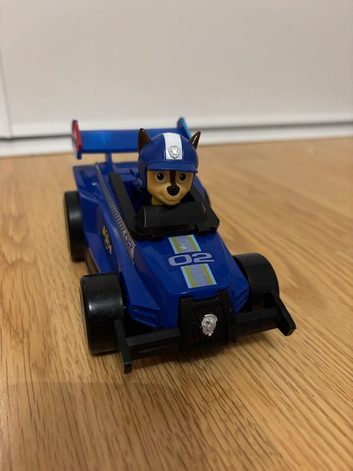 Pat patrouille Chase et son véhicule de course