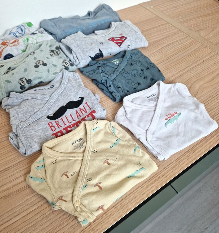 Lot de 4 pyjamas et 4 bodies ML bébé garçon 1mois Très bon état - photo numéro 3
