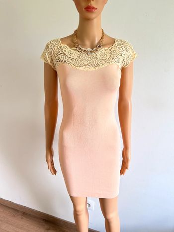 Robe rose moulante avec dentelle Vintage Dressing taille unique jamais portée