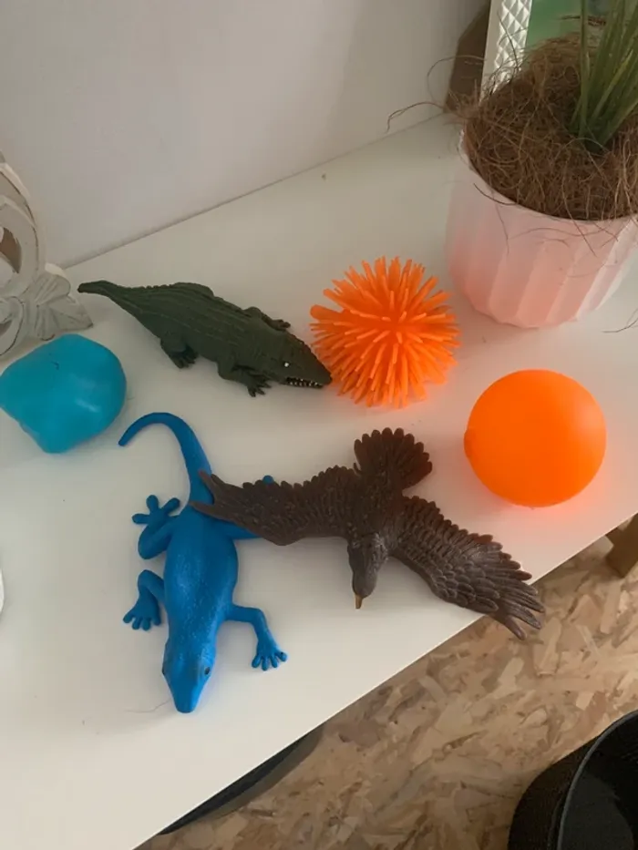 Lot de jouets - photo numéro 2