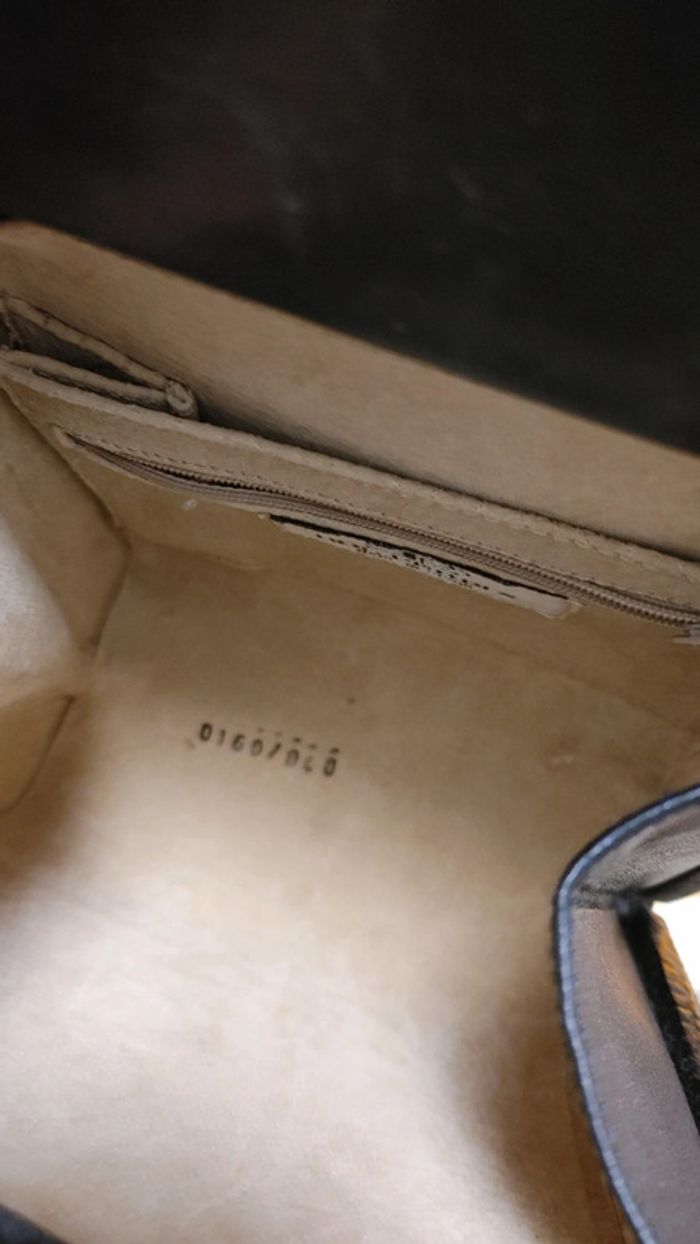 Magnifique sac vintage en cuir exotique noir longue bandoulière - photo numéro 13