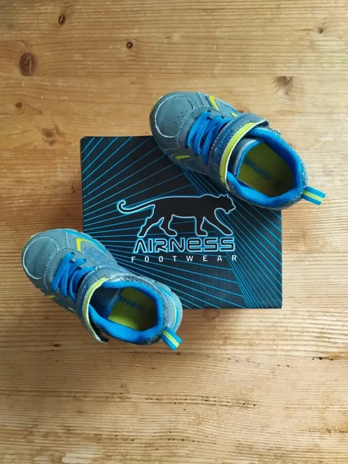 Baskets enfant Airness – Pointure 23 – Grises & bleues avec détails jaunes