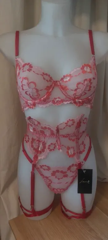 Superbe ensemble rouge/rose neuf
