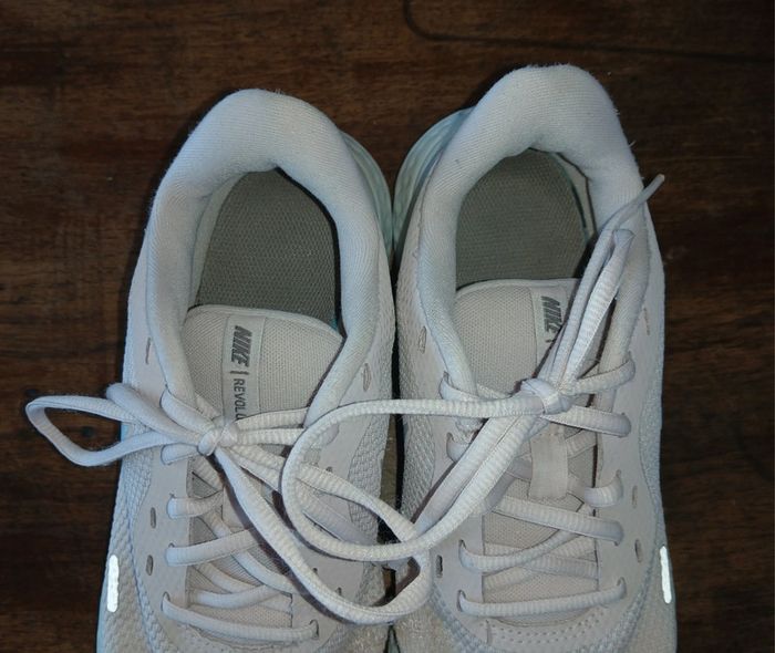 Baskets Nike Women Revolution 5 Sneaker Running 38.5 - photo numéro 5