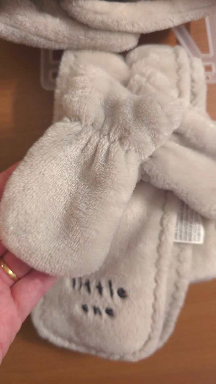 Neufs (non portés) 🏷💙🤩😍 superbe ensemble bonnet ,moufles et écharpe 6 mois garçon 💙💙💙 - photo numéro 5