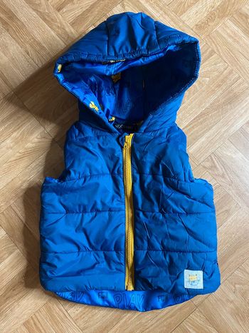 Manteau sans manches avec capuche In Extenso