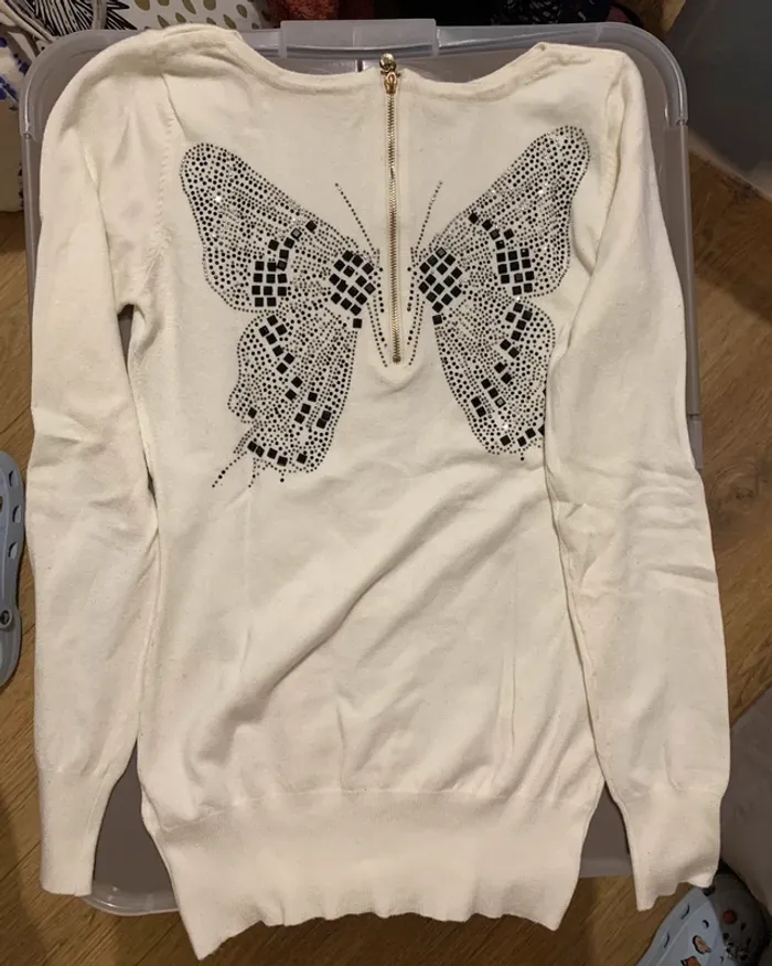 Pull avec motif papillon - photo numéro 2