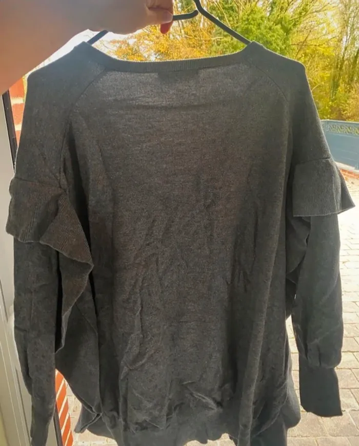 Pull ZARA gris foncé - photo numéro 2