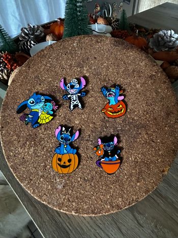 Le tout pour 9€ pins stitch