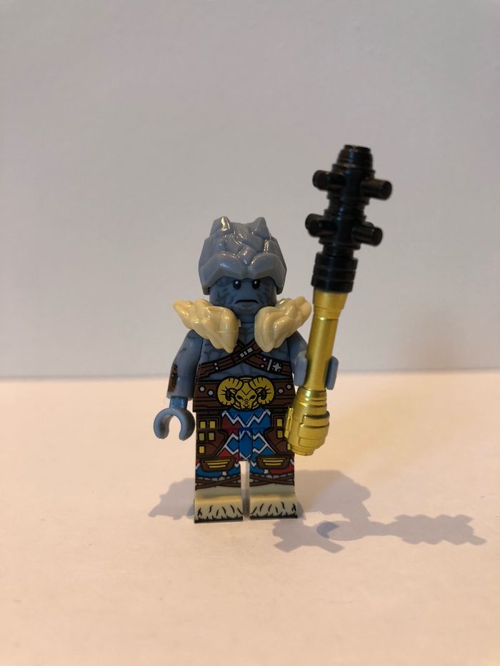 Figurine type lego Korg. Marvel
