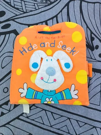 Livre en tissu hide and seek