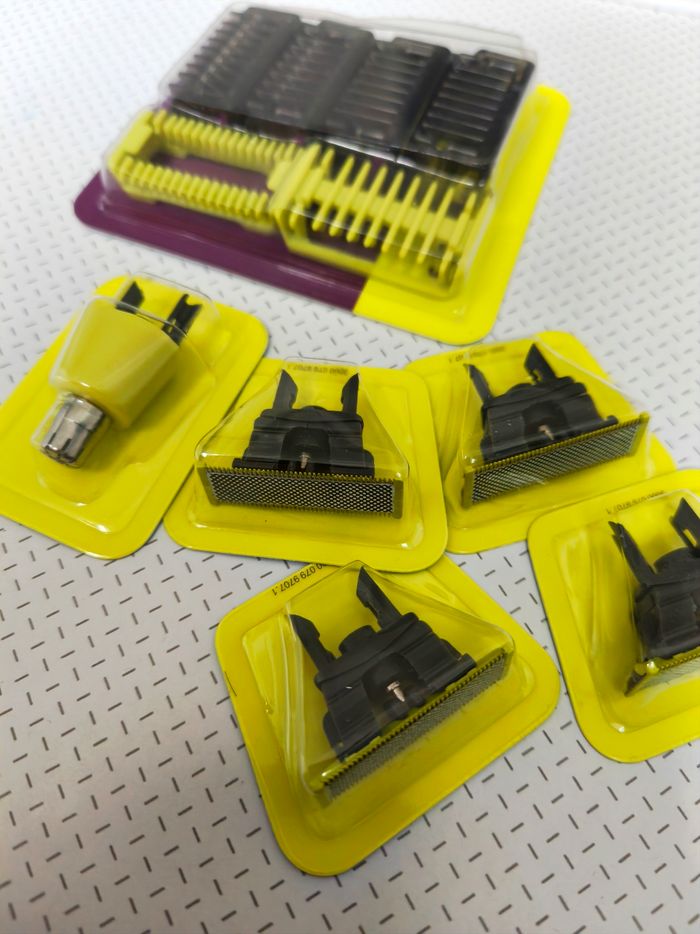 Pack de rechange :
4 lames remplacement One Blade
1 lame nez et oreille pour Philips 
5 sabot peigne  oneblade - photo numéro 2