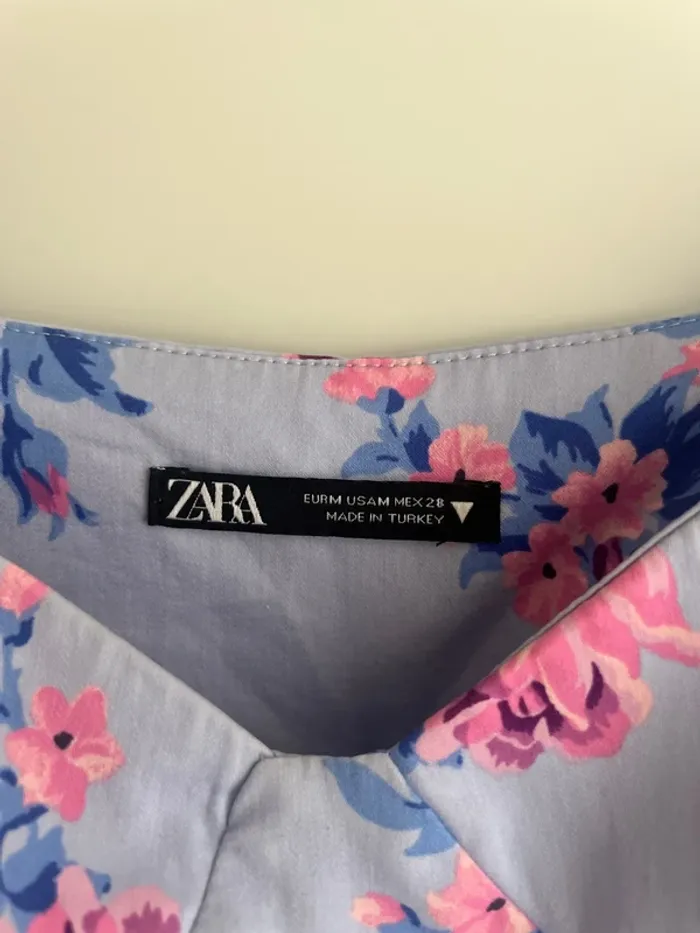 Robe Zara taille M bleu à fleurs rose 🌸 - photo numéro 4